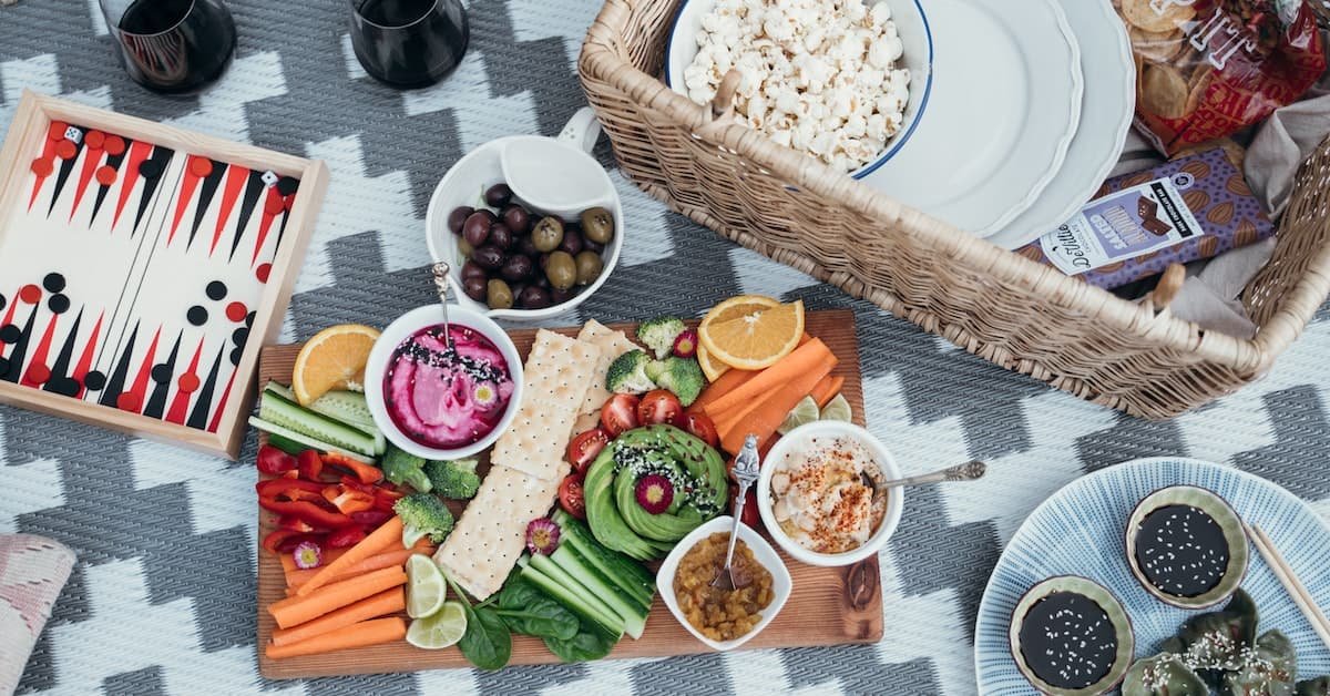 5 Tips For The Perfect Backyard Picnic